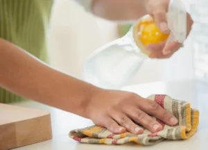 cleaning-with-white-vinegar